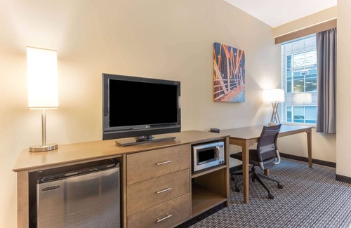Downtown Chicago Hotel | La Quinta Inn & Suites by Wyndham Chicago Downtown