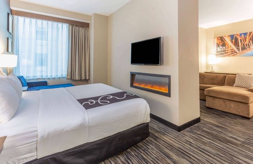 Downtown Chicago Hotel | La Quinta Inn & Suites by Wyndham Chicago Downtown