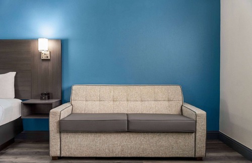 Round Rock Hotel | La Quinta Inn & Suites by Wyndham Round Rock North