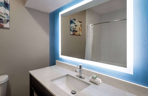 Round Rock Hotel | La Quinta Inn & Suites by Wyndham Round Rock North