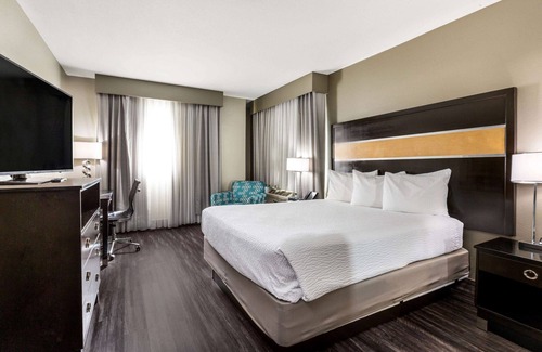 Pacific Beach Hotel | La Quinta Inn & Suites by Wyndham San Diego Mission Bay