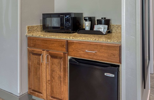 Visalia Hotel | La Quinta Inn & Suites by Wyndham Visalia/Sequoia Gateway