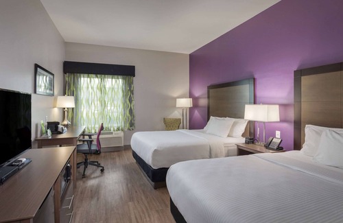 Visalia Hotel | La Quinta Inn & Suites by Wyndham Visalia/Sequoia Gateway