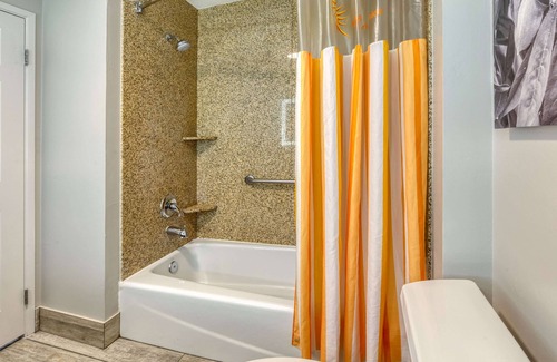 Visalia Hotel | La Quinta Inn & Suites by Wyndham Visalia/Sequoia Gateway