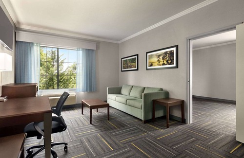 Dublin Hotel | La Quinta Inn & Suites by Wyndham Dublin