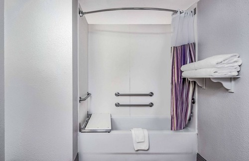 Fremont Hotel | La Quinta Inn & Suites by Wyndham Fremont / Silicon Valley