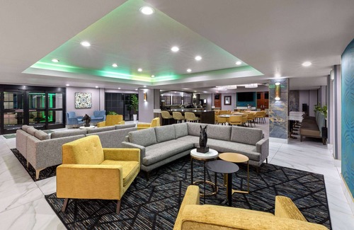 Olathe Hotel | La Quinta Inn & Suites by Wyndham Olathe