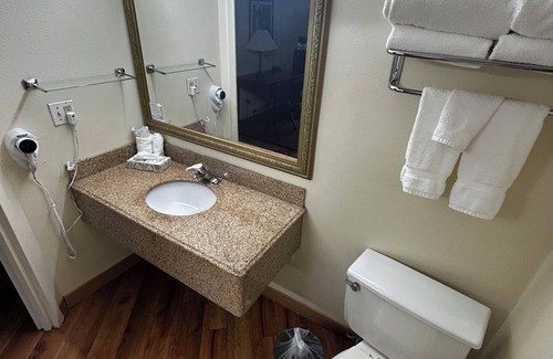 Stamford Hotel | La Quinta Inn & Suites by Wyndham Stamford / New York City