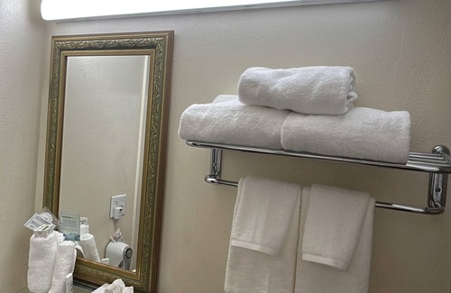 Stamford Hotel | La Quinta Inn & Suites by Wyndham Stamford / New York City