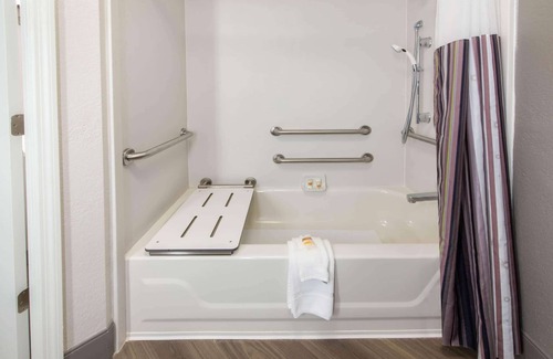 Limona Improvement Hotel | La Quinta Inn & Suites by Wyndham Tampa Brandon Regency Park