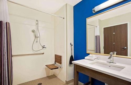 Page Hotel | La Quinta Inn & Suites by Wyndham Page at Lake Powell