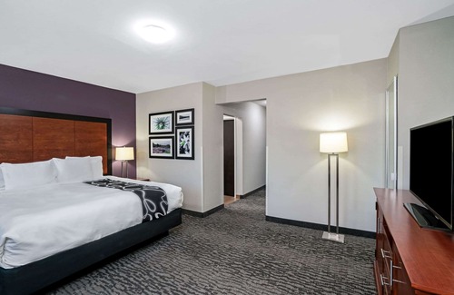 Powell Hotel | La Quinta Inn & Suites by Wyndham Knoxville North I-75
