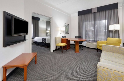 North Dallas Hotel | La Quinta Inn & Suites by Wyndham Dallas North Central