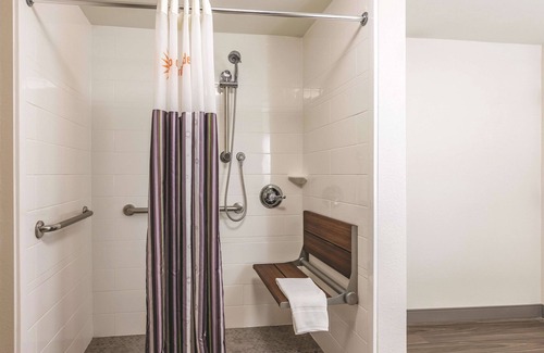 Salem Hotel | La Quinta Inn & Suites by Wyndham Salem NH