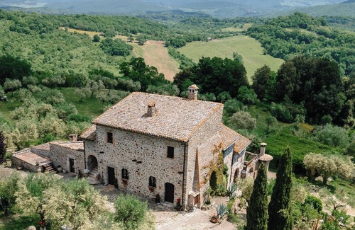 Allumiere Apartamento | La Quinta - Suite with living room and outdoor garden