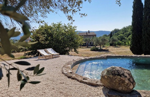 Allumiere Apartamento | La Quinta - Suite with living room and outdoor garden