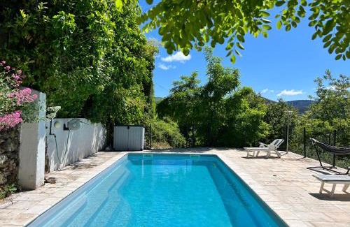 Roquedur Casa | La Roseraie - Gite avec piscine en Cévennes