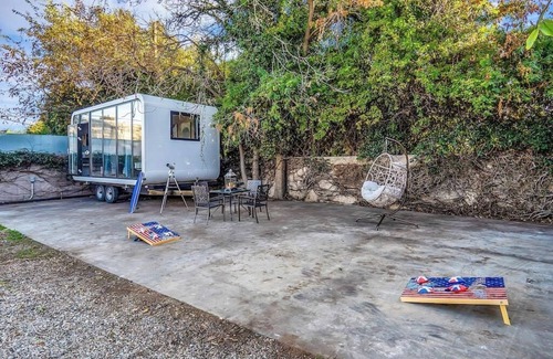 Monrovia Apartamento | LA's Coolest Micro Mansion