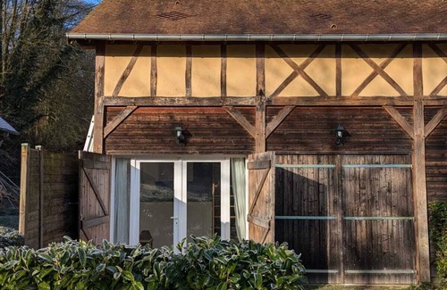 Franqueville-Saint-Pierre Casa | La sellerie - outbuilding of a small Norman château