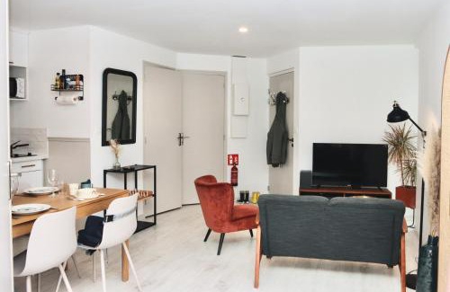 Saint-Meloir-des-Ondes Apartamento | La Source - Spacieux T2 au coeur du village, à 5min des plages