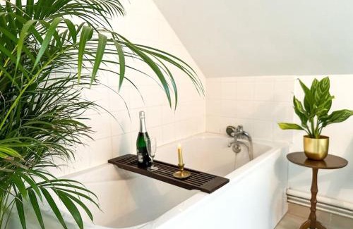 Quesnoy-le-Montant Apartamento | La Souveraine - Cottage - Château Le Bas Bleu