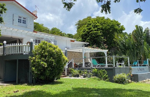 Sainte-Anne Villa | La Sucrerie, villa with swimming pool 400 m from town and beaches