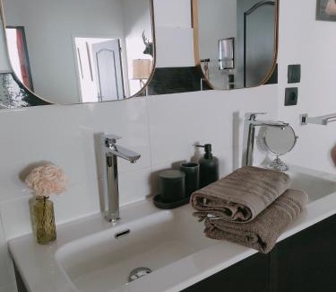 Guingamp Cama Y Desayuno | La Suite 27, proche gare et centre ville
