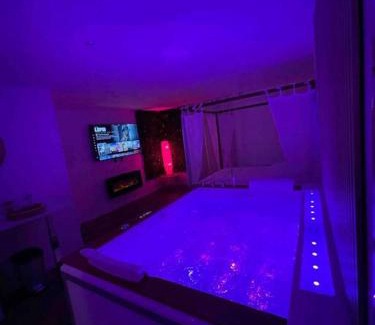 Saint-Jacques - Saint-Roch Apartamento | La Suite Bali Jacuzzi,Sauna,Netflix,Disney