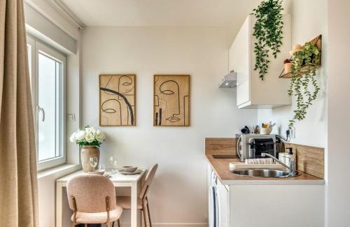 Parilly Apartamento | La Suite Crème - Métro D - Gare de Vénissieux