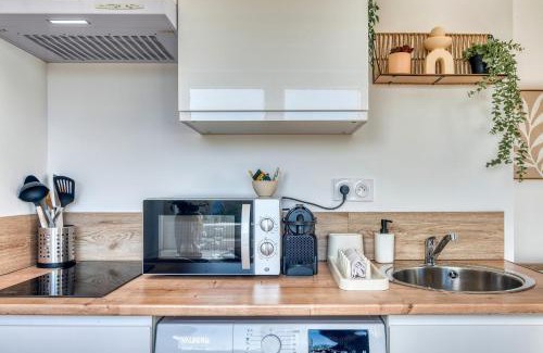 Parilly Apartamento | La Suite Crème - Métro D - Gare de Vénissieux