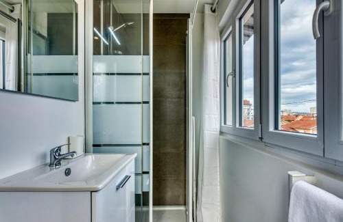Parilly Apartamento | La Suite Crème - Métro D - Gare de Vénissieux
