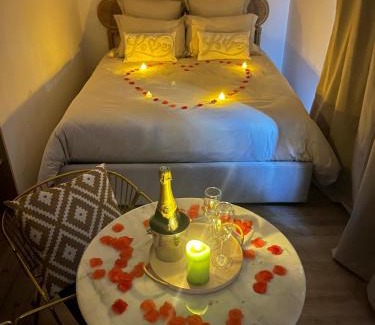 Gradignan Casa | La suite de cœurs avec jacuzzi