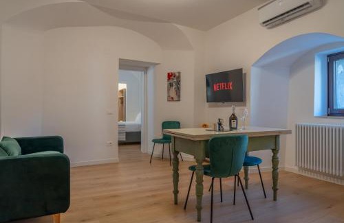 Old Town Apartamento | La Suite dell'Arco - Modern one bedroom - ItalyWeGo