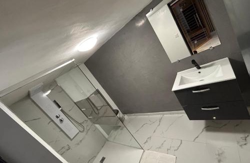 Pont-Saint-Esprit Apartamento | La suite Imagination sauna