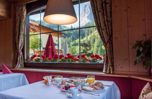 Santa Cristina Val Gardena Apartamento | La Tambra - Residence - Central with Restaurant