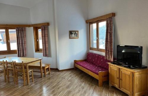 La Perriere Apartamento | La Tania La Saboia sleep 8 private Sauna lounge dining 2 bathrooms kitchen 2 balconies ski in out