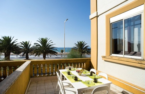 Gros Apartamento | LA TERRACE, in front of La Zurriola beach, WiFi, perfect for big families