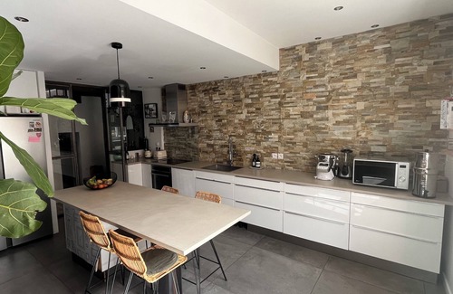 Cuire Casa | La Terrasse des épices: Town house very close to Lyon, Private swimming pool
