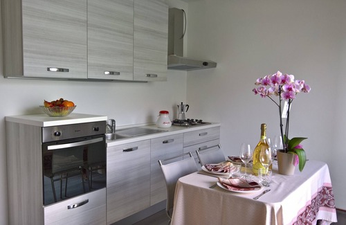 Sala Comacina Apartamento | Apartamento La Terrazza con impresionantes vistas al lago, plaza de coche privado nera comacina Is