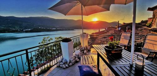 Castel di Tora Casa | La terrazza sul lago Turano