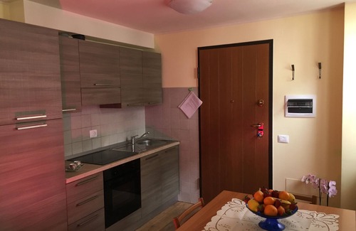 La Thuile Apartamento | LA THUILE: CENTRO DE PAÍS. NUEVO apartamento amueblado de una habitación directamente en los campos de esquí. Paseos de verano plaza de aparcamiento, bodega.
