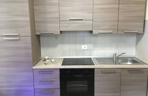 La Thuile Apartamento | LA THUILE: CENTRO DE PAÍS. NUEVO apartamento amueblado de una habitación directamente en los campos de esquí. Paseos de verano plaza de aparcamiento, bodega.