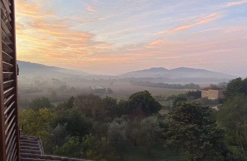 Collesanto Apartamento | La Torretta - apartment with fantastic views over Umbrian valleys and hills