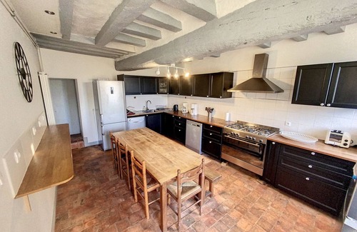 Longuefuye Casa | La Touche et son Pressoir, 12 rooms, 11 bathrooms and indoor swimming pool (April to Oct)