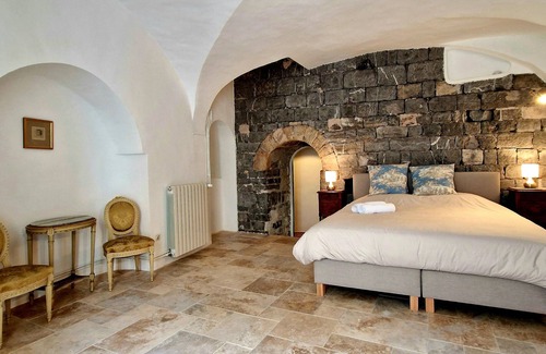Anduze Cama Y Desayuno | La tour de Pezene