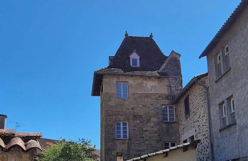 Saint-Cere Apartamento | La Tour de St Céré, insolite en coeur de ville