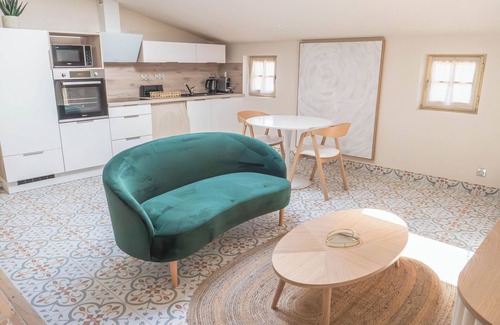 Pezenas Apartamento | La Tour, Gîte Haut de Gamme aux Charpentes Apparentes, Avec Piscine et Sauna