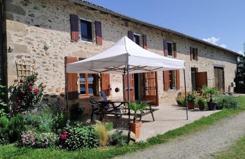 Saint-Quentin-sur-Charente Cama Y Desayuno | La Tribu de Lavaud