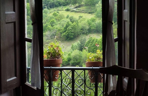 Peñamellera Alta Casa | Casa Rural La Valleja idea para grupos frente a Los Picos de Europa