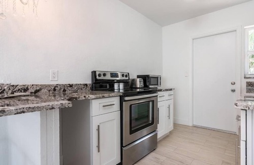 Delray Beach Apartamento | La Vida Delray #3-Lux w/HEATED pool-BEST LOCATION!